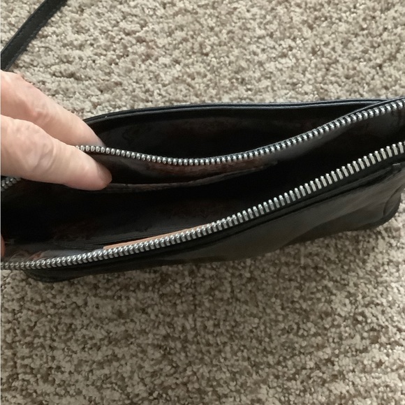 HOBO Darcy Convertible Crossbody in Polished black - Picture 4 of 7